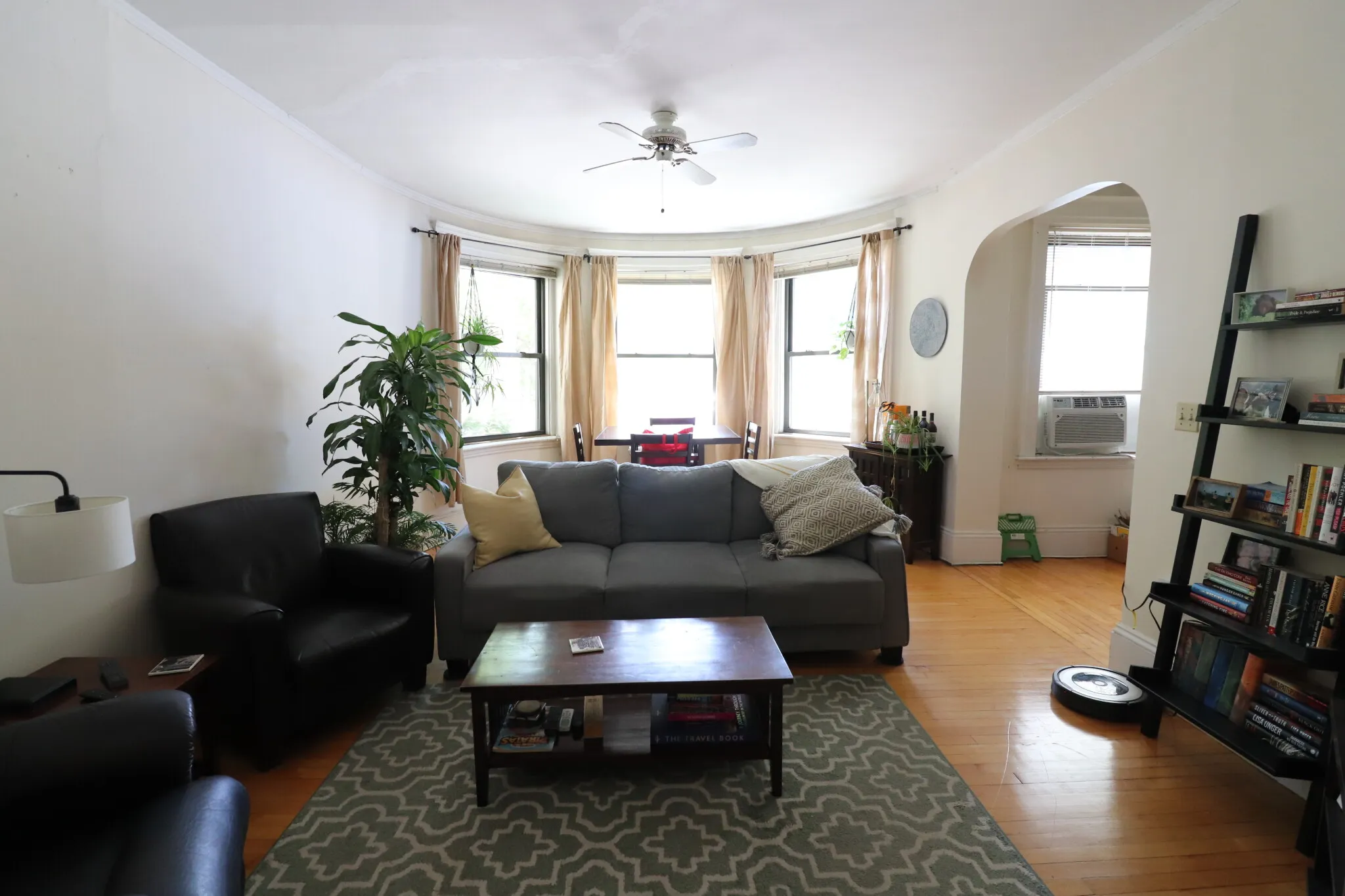 2 bed, 1 bath apartment for rent at 1090 Beacon St Unit 01D, Brookline — photo 2 of 21