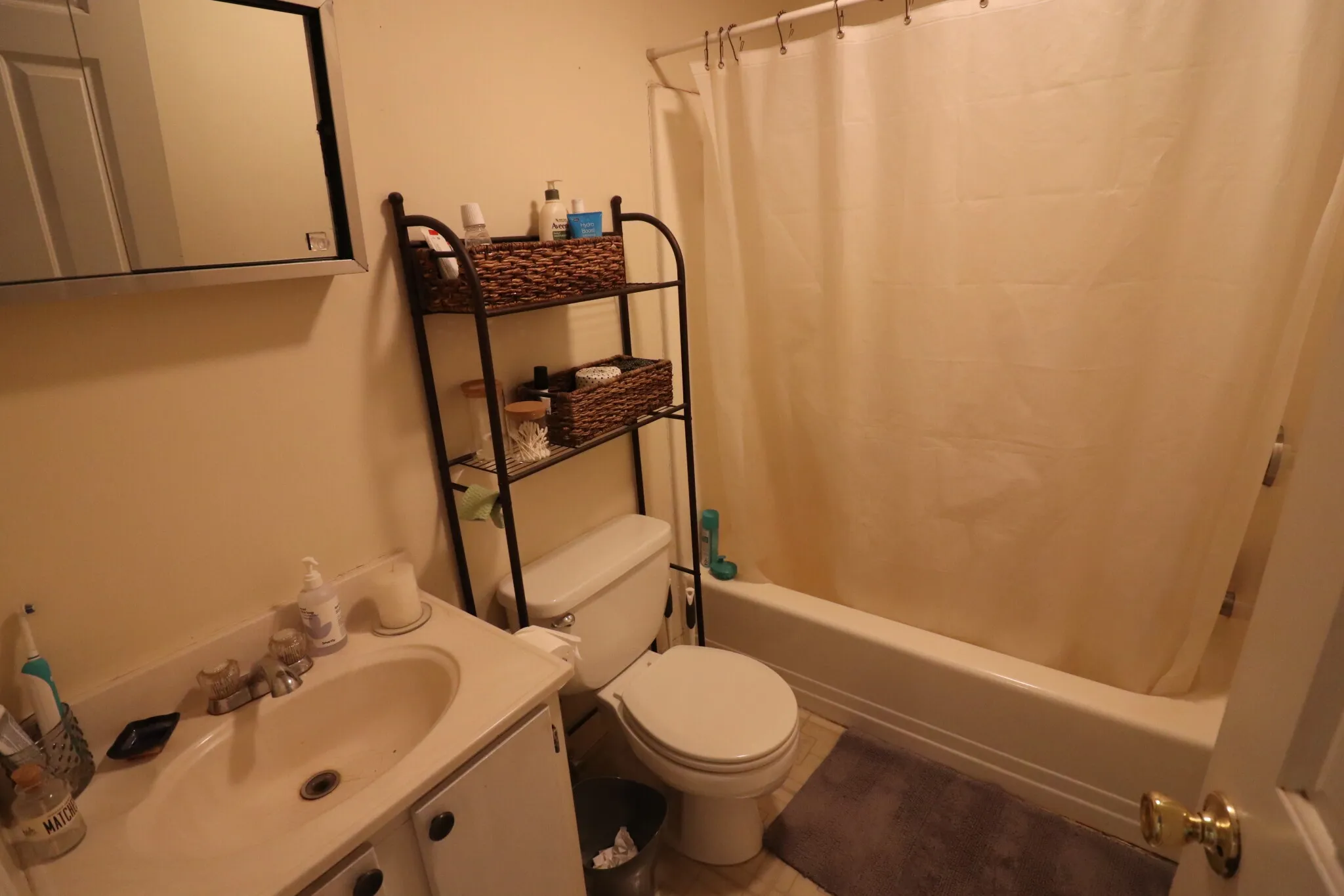 2 bed, 1 bath apartment for rent at 1090 Beacon St Unit 01D, Brookline — photo 10 of 21