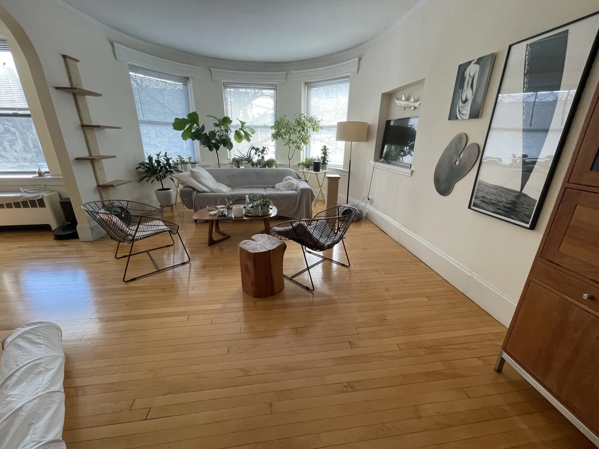 2 bed, 1 bath apartment for rent at 1090 Beacon St Unit 2A, Brookline