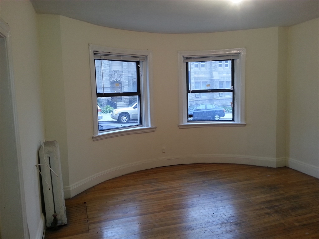 Studio bed, 1 bath apartment for rent at 1091 Boylston St Unit 4, Fenway — photo 2 of 5