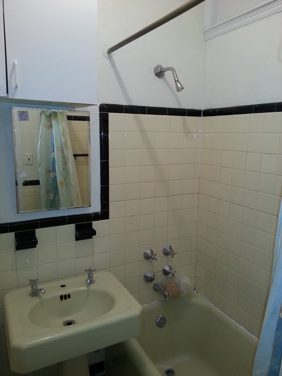 Studio bed, 1 bath apartment for rent at 1091 Boylston St Unit 4, Fenway — photo 4 of 5