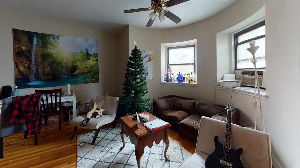 2 bed, 1 bath apartment for rent at 1091 Boylston Unit 9, Fenway — photo 2 of 8