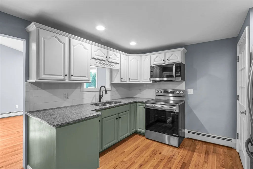 2 bed, 1 bath apartment for rent at 1091 Taunton Ave, Seekonk — photo 3 of 25
