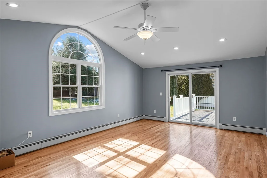 2 bed, 1 bath apartment for rent at 1091 Taunton Ave, Seekonk — photo 5 of 25
