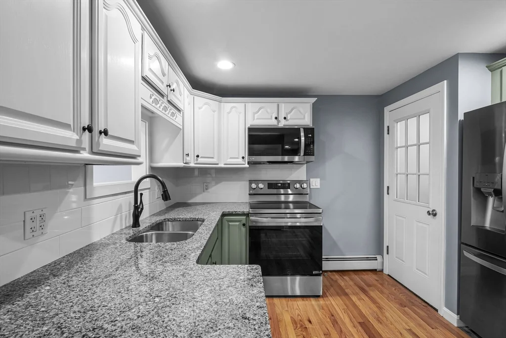 2 bed, 1 bath apartment for rent at 1091 Taunton Ave, Seekonk — photo 2 of 25