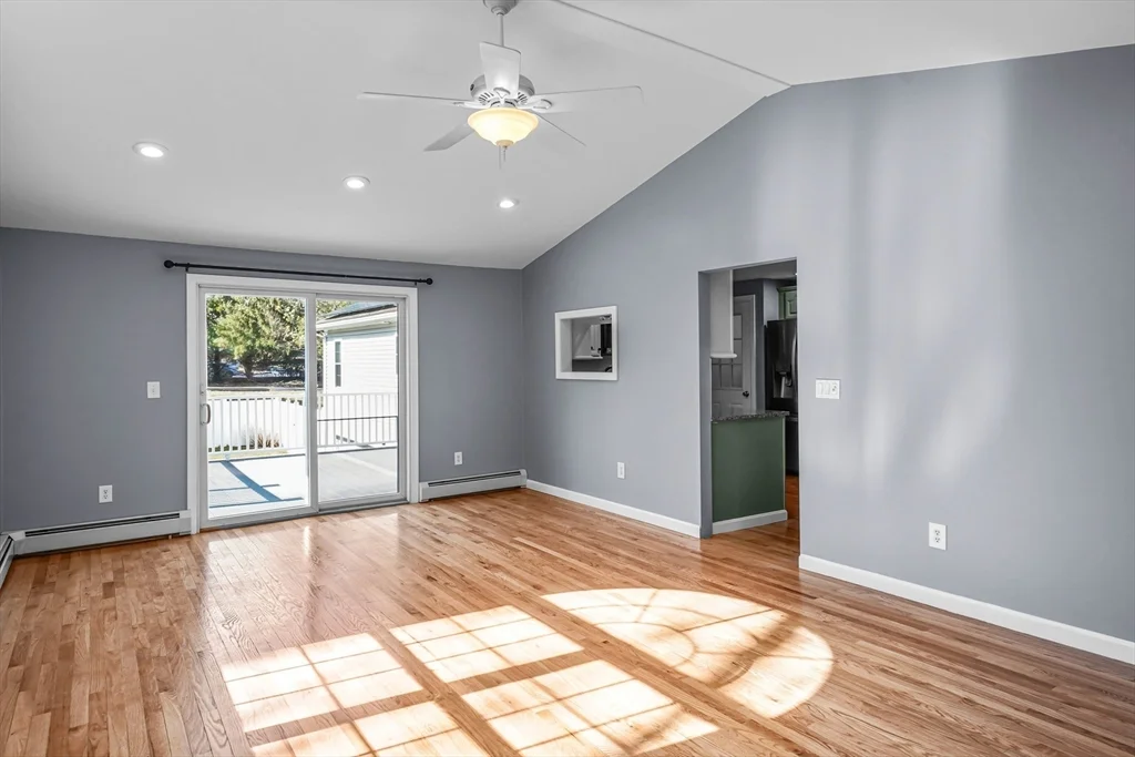 2 bed, 1 bath apartment for rent at 1091 Taunton Ave, Seekonk — photo 6 of 25