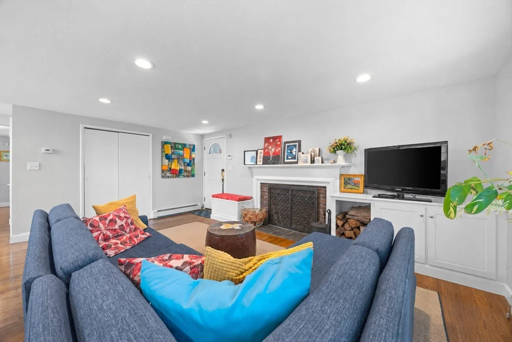 3 bed, 1 bath apartment for rent at 1093 Main St, Norwell — photo 5 of 28