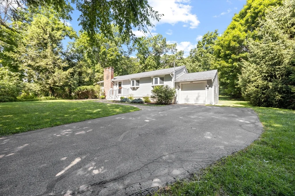 3 bed, 1 bath apartment for rent at 1093 Main St, Norwell — photo 3 of 28