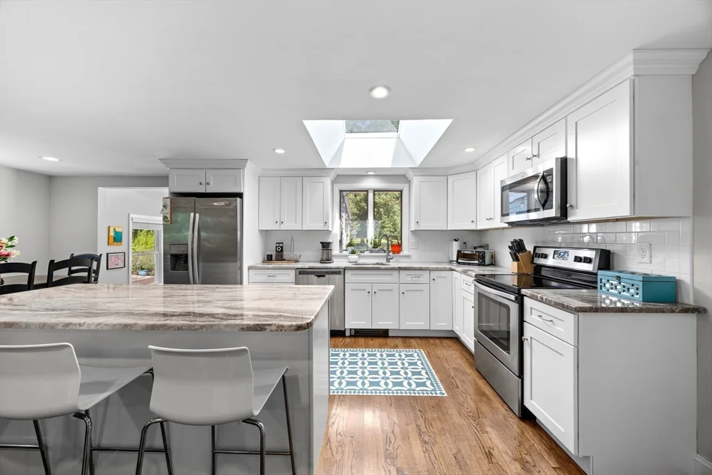 3 bed, 1 bath apartment for rent at 1093 Main St, Norwell — photo 8 of 28