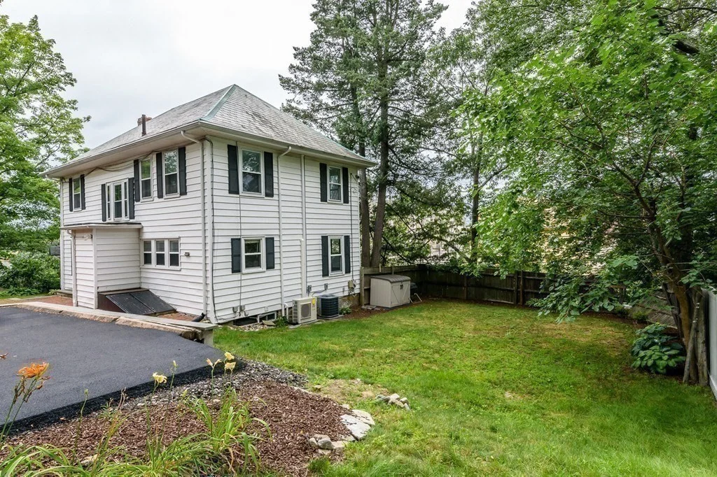 4 bed, 3 bath apartment for rent at 1094 Centre St, Newton — photo 34 of 36