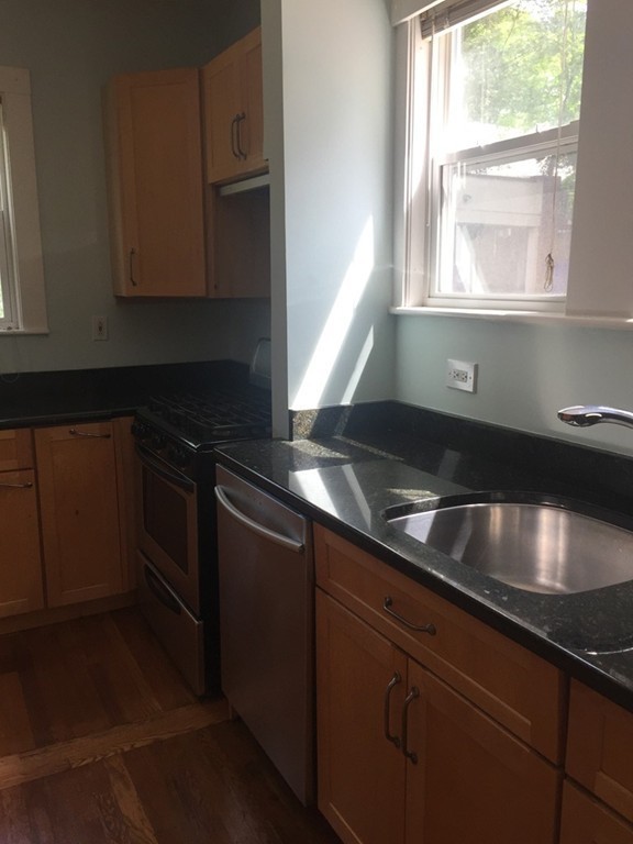 4 bed, 3 bath apartment for rent at 1094 Centre St, Newton — photo 4 of 36
