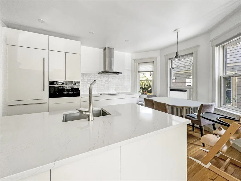 2 bed, 1 bath apartment for rent at 11 1/2 Centre St Unit 1, Harvard Square — photo 1 of 14