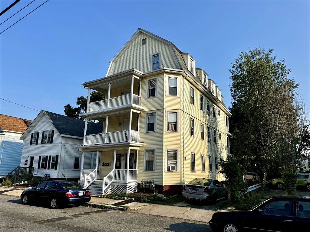 4 bed, 1 bath apartment for rent at 11 Mason Ave Unit 2, North Attleboro