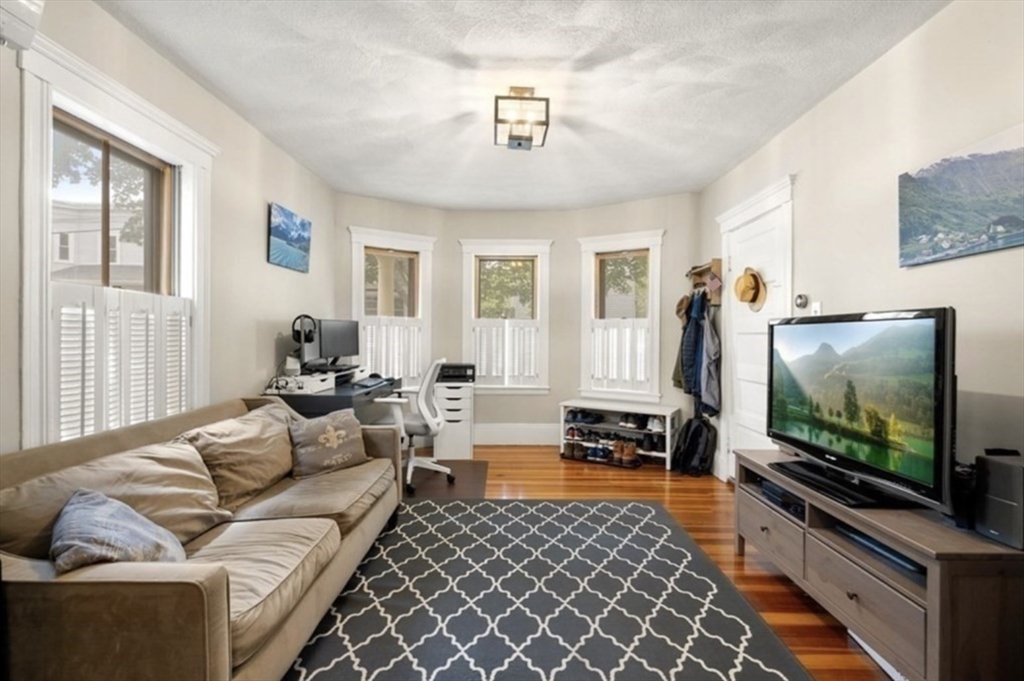 1 bed, 1 bath apartment for rent at 11-13 Phelps St Unit 1, Salem — photo 3 of 12