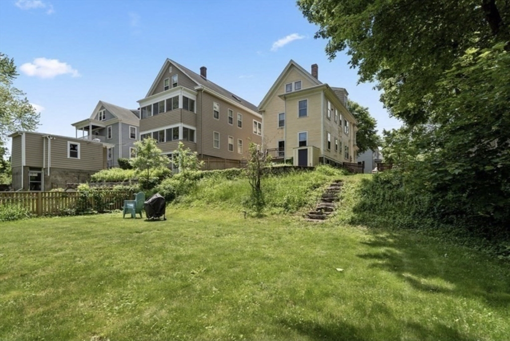 1 bed, 1 bath apartment for rent at 11-13 Phelps St Unit 1, Salem — photo 2 of 12