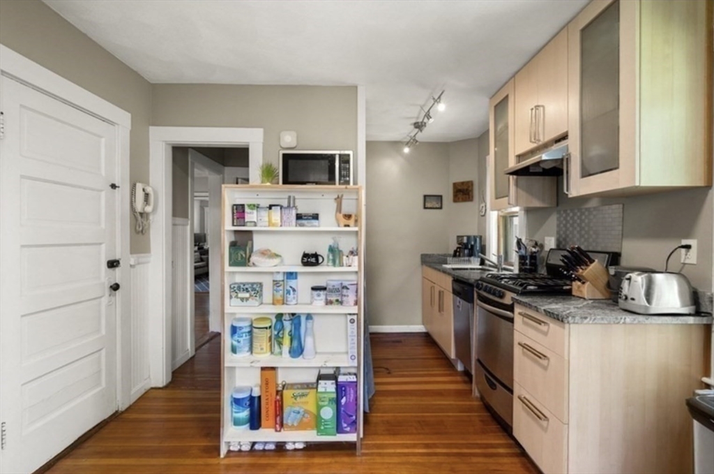 1 bed, 1 bath apartment for rent at 11-13 Phelps St Unit 1, Salem — photo 11 of 12
