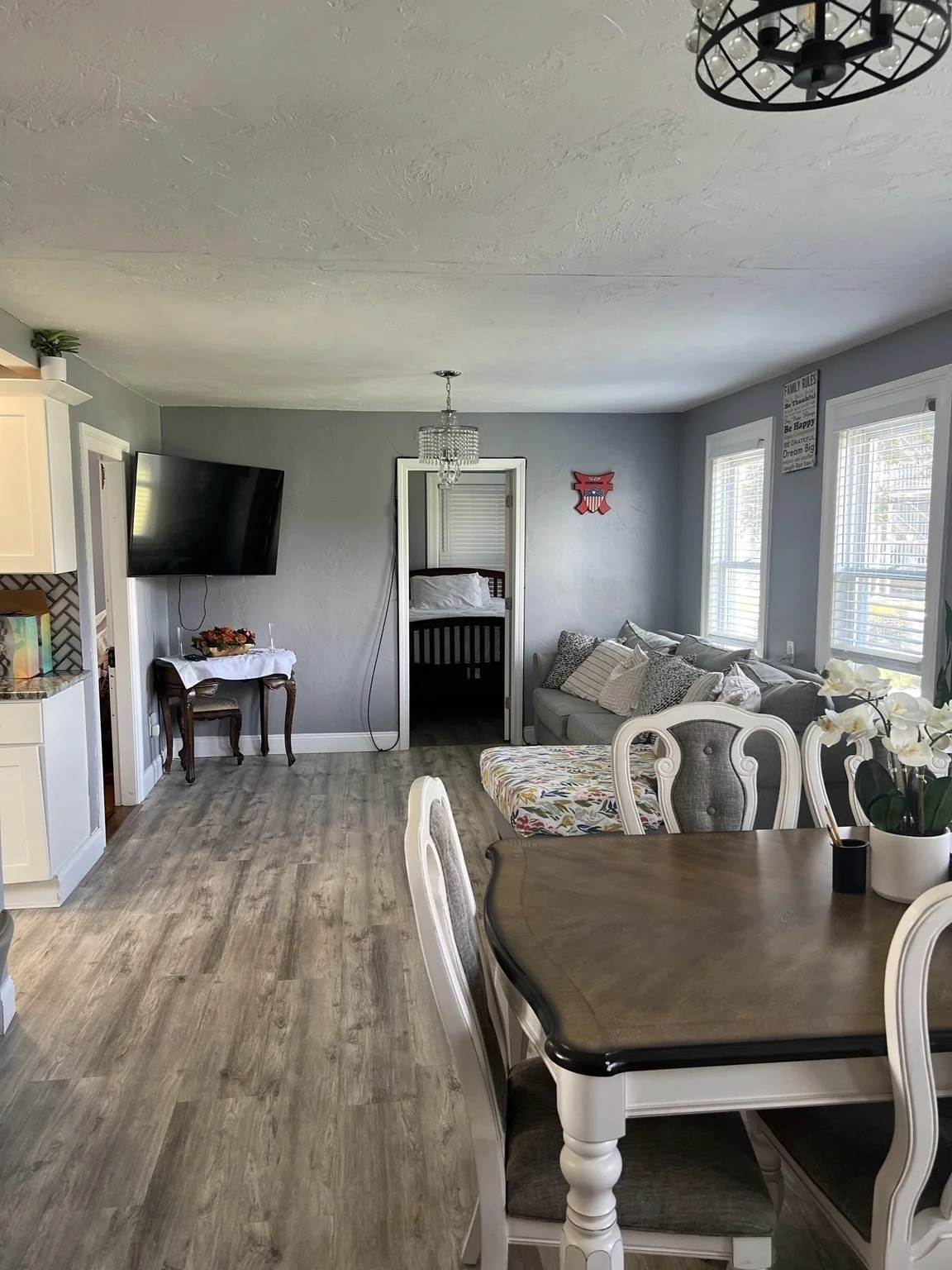 2 bed, 1 bath apartment for rent at 11 1st Ave Unit 2, Dudley — photo 4 of 9