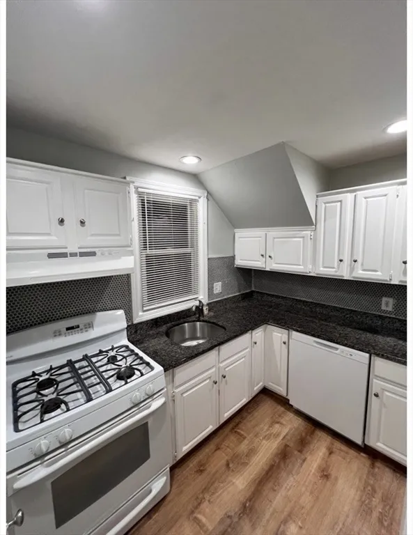 3 bed, 1 bath apartment for rent at 11 2nd St Unit 1, North Andover — photo 21 of 24
