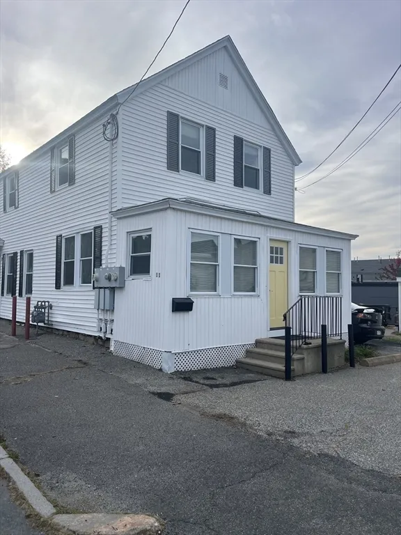 3 bed, 1 bath apartment for rent at 11 2nd St Unit 1, North Andover — photo 2 of 24