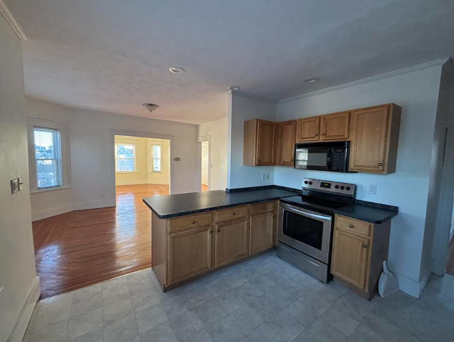 2 bed, 1 bath apartment for rent at 11 5th St Unit 3, Medford