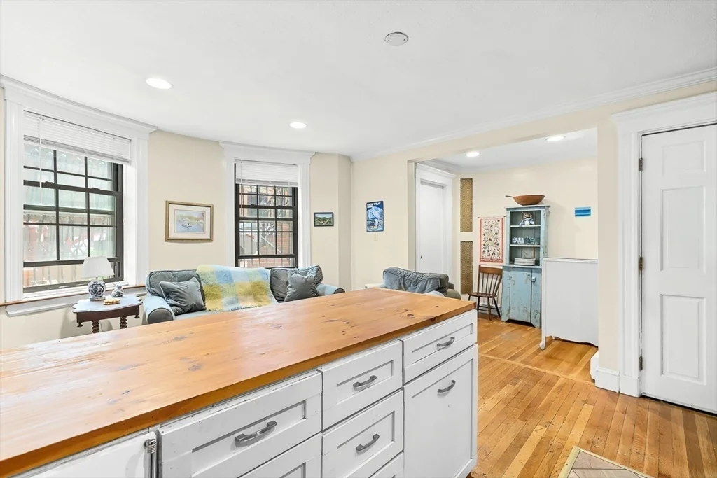 1 bed, 1 bath apartment for rent at 11-A Hanson St Unit G, South End — photo 5 of 11