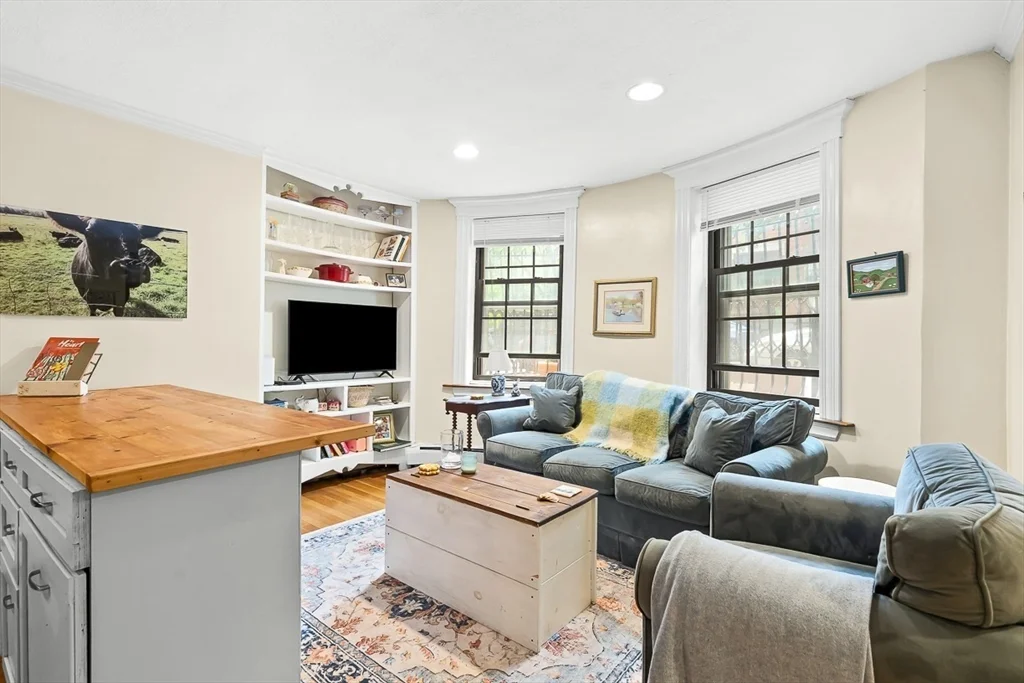 1 bed, 1 bath apartment for rent at 11-A Hanson St Unit G, South End — photo 1 of 11