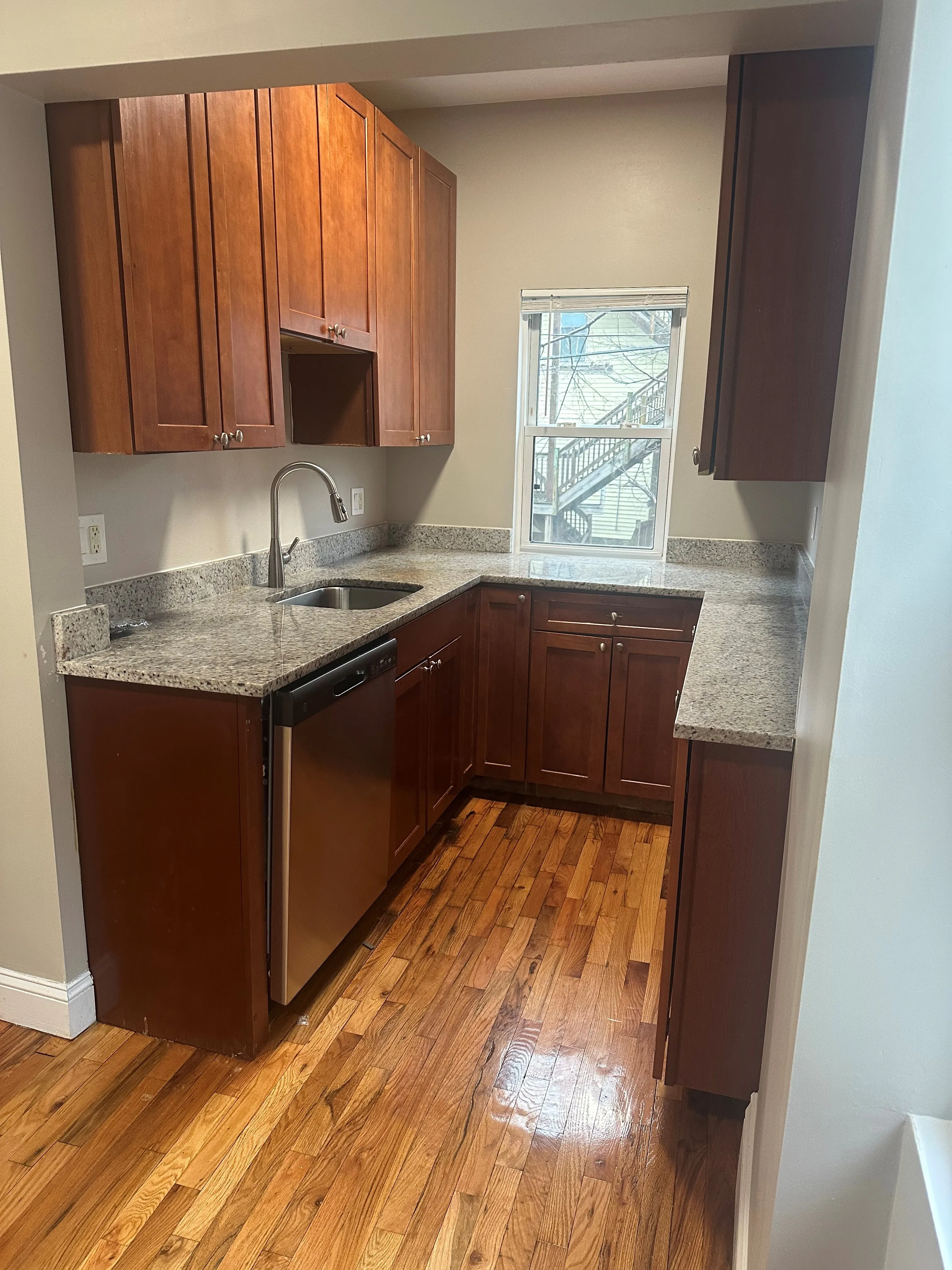 4 bed, 1 bath apartment for rent at 11 Abbotsford St Unit 1, Roxbury — photo 2 of 15