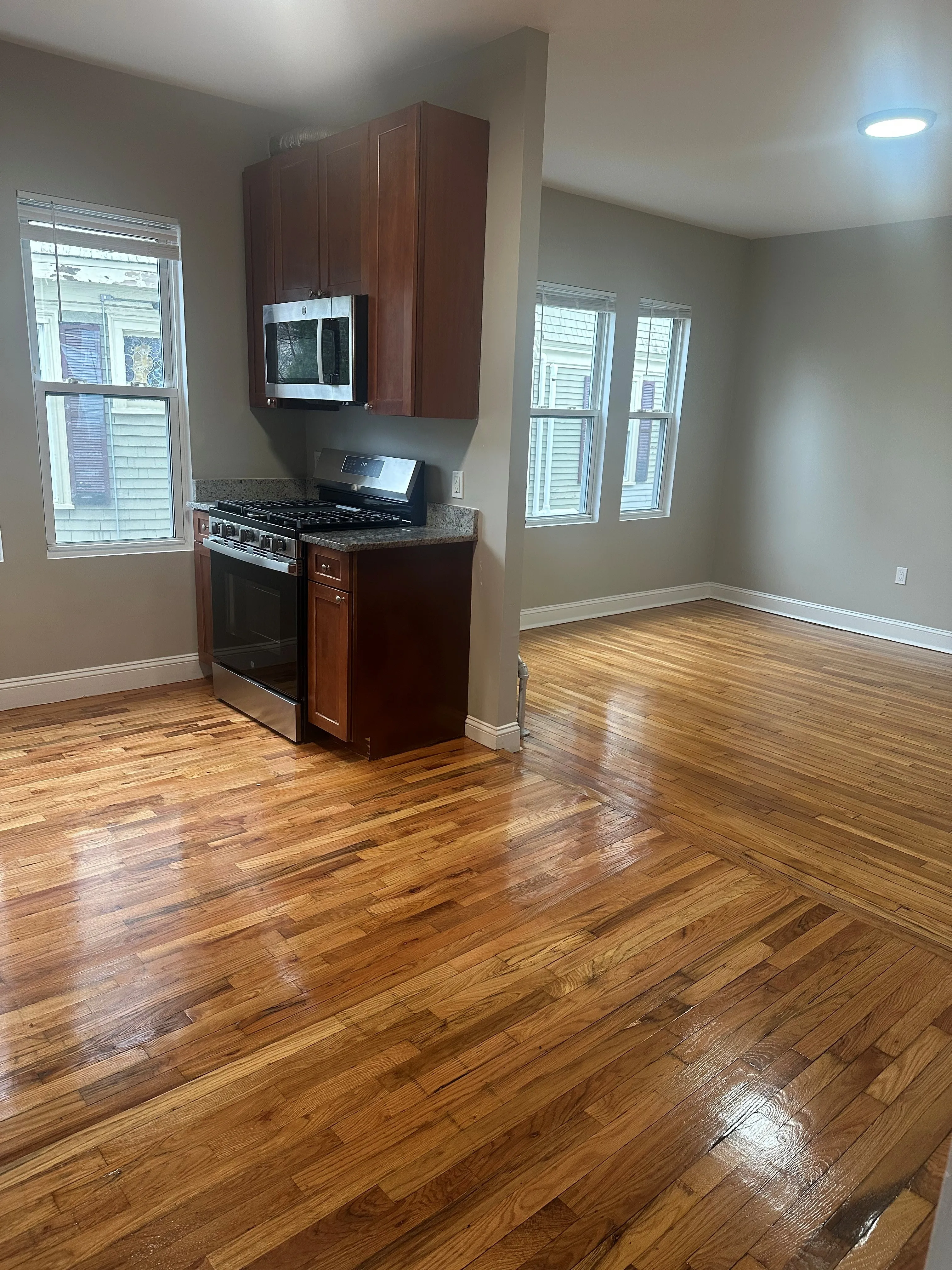 4 bed, 1 bath apartment for rent at 11 Abbotsford St Unit 1, Roxbury — photo 1 of 15