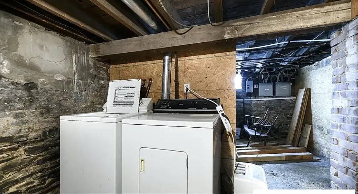1 bed, 1 bath apartment for rent at 11 Adrian St Unit 2, Ward Two — photo 9 of 10