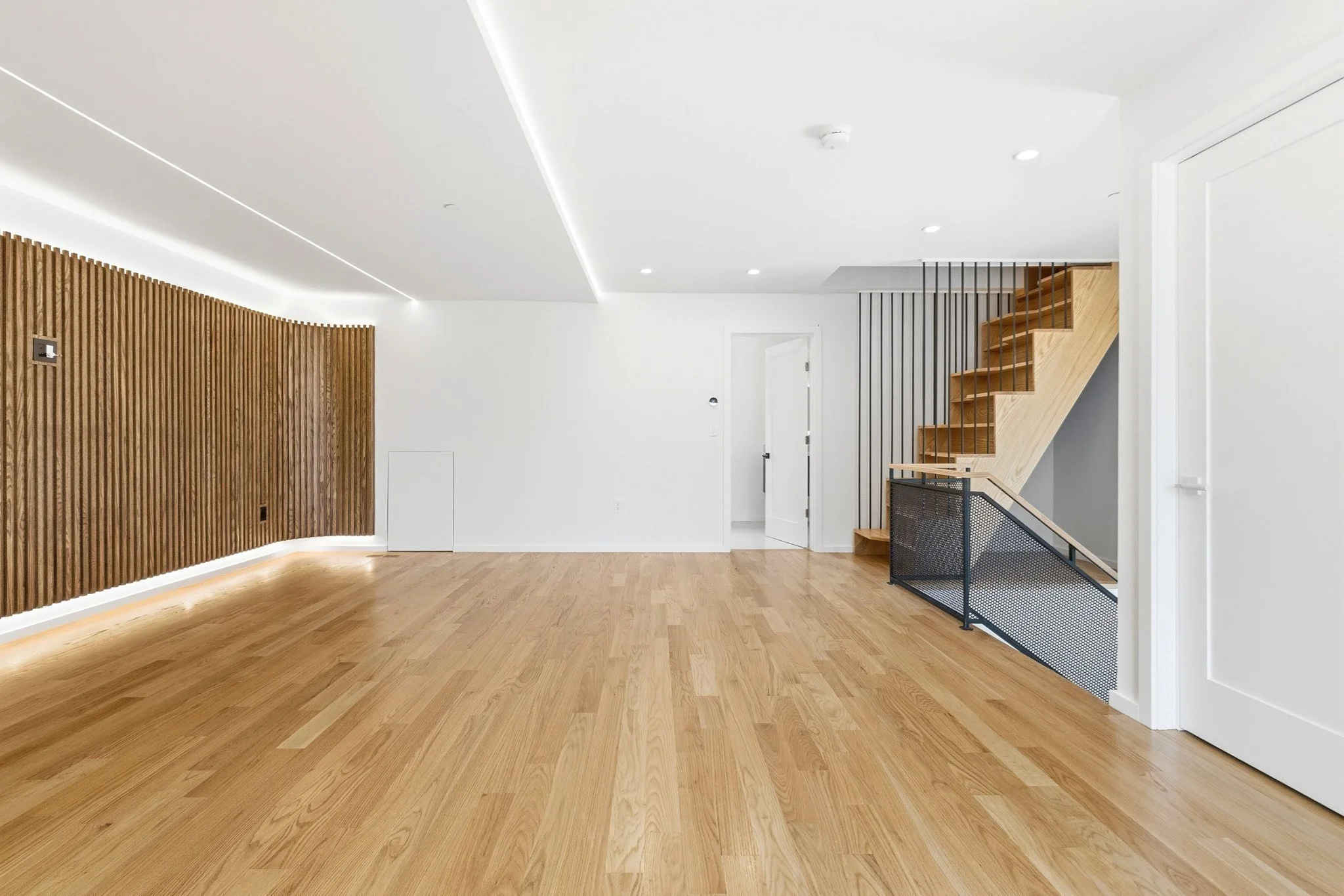 4 bed, 4+ bath apartment for rent at 11 Algonquin Rd Unit 1, Chestnut Hill — photo 15 of 40