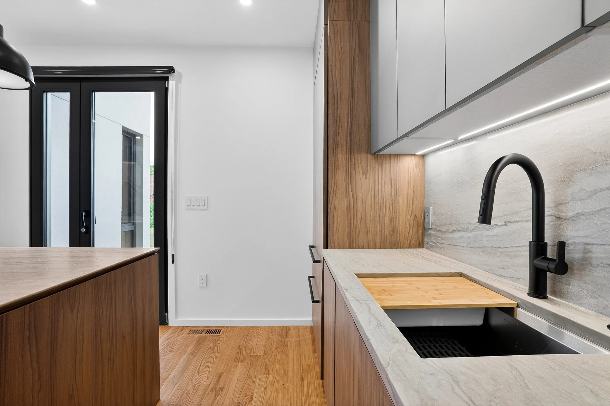 4 bed, 4+ bath apartment for rent at 11 Algonquin Rd Unit 1, Chestnut Hill — photo 3 of 40