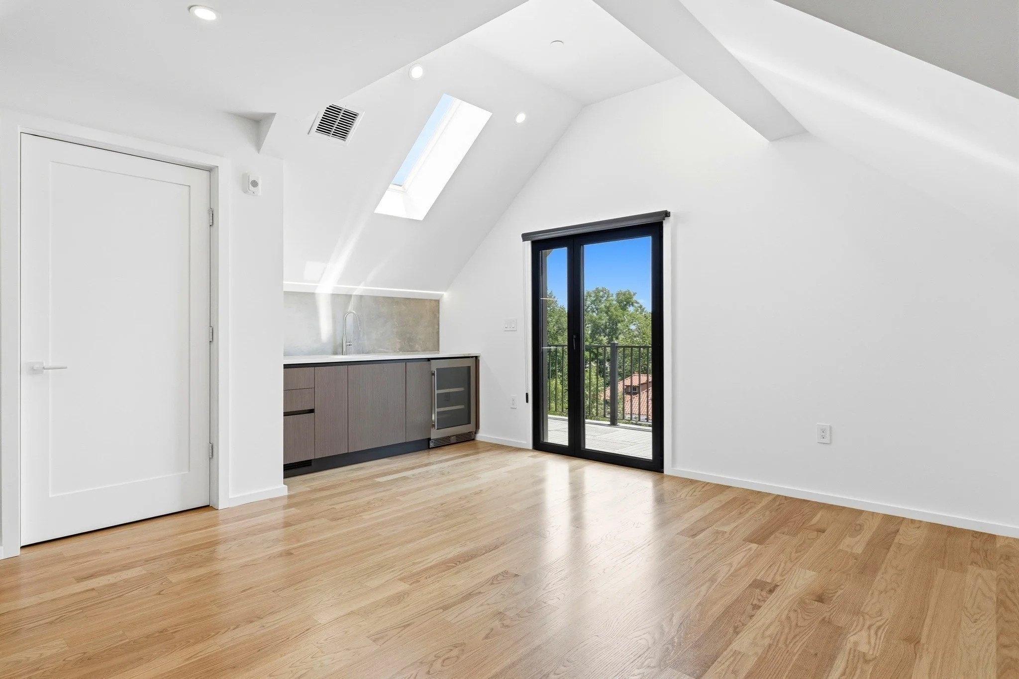 4 bed, 4+ bath apartment for rent at 11 Algonquin Rd Unit 1, Chestnut Hill — photo 23 of 40