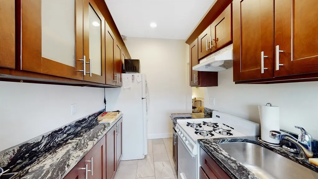 2 bed, 1 bath apartment for rent at 11 Allston St Unit 10, Brighton — photo 4 of 16