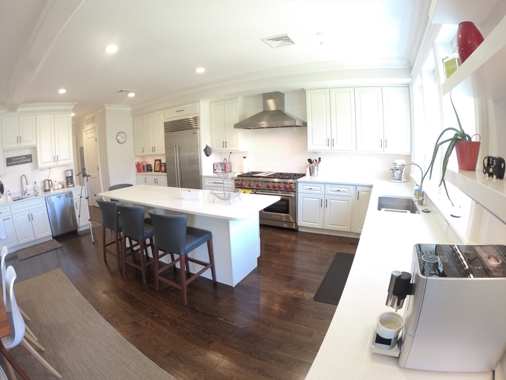 4 bed, 4+ bath apartment for rent at 11 Alton Pl Unit 3, Coolidge Corner — photo 2 of 10