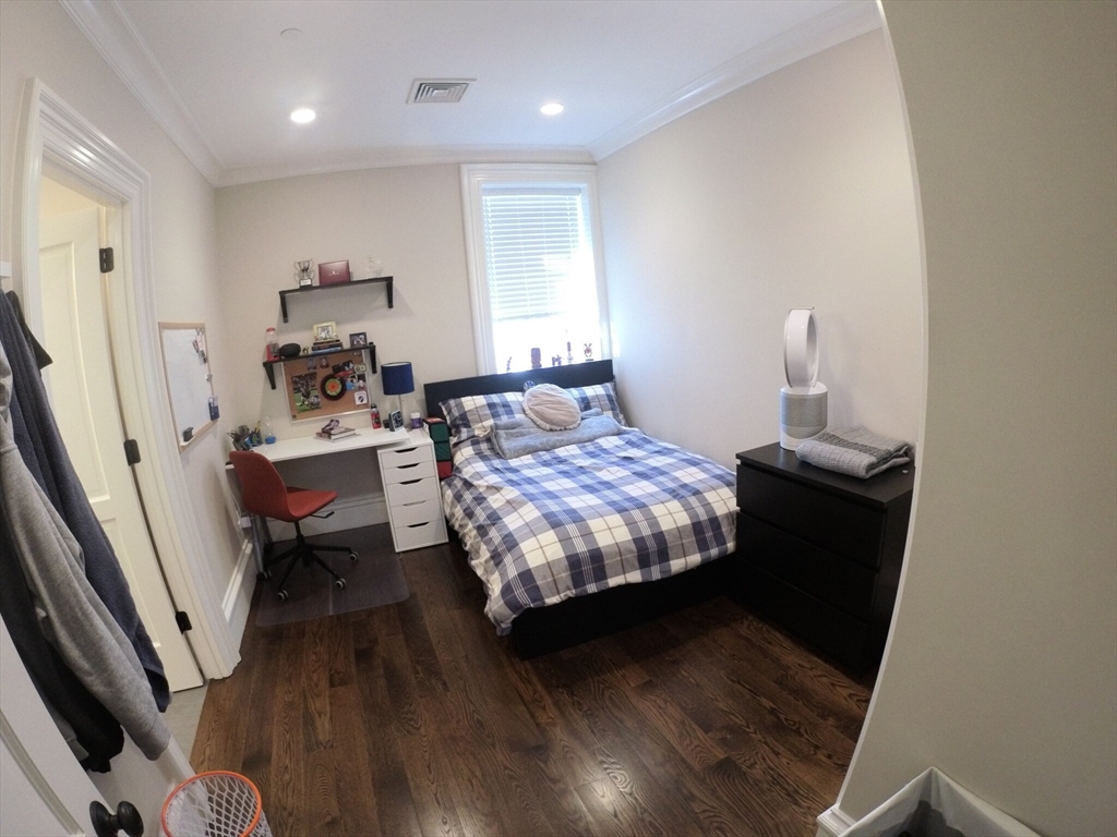 4 bed, 4+ bath apartment for rent at 11 Alton Pl Unit 3, Coolidge Corner — photo 6 of 10
