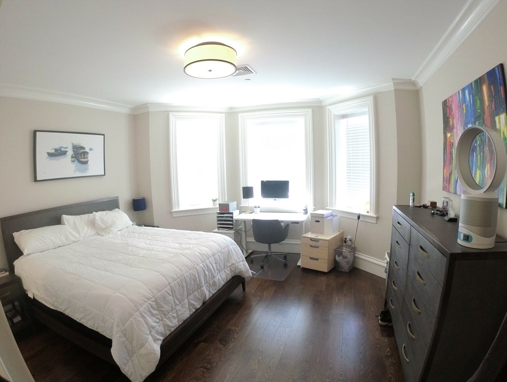 4 bed, 4+ bath apartment for rent at 11 Alton Pl Unit 3, Coolidge Corner — photo 4 of 10