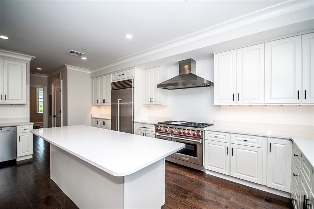 4 bed, 4+ bath apartment for rent at 11 Alton Pl Unit 3, Coolidge Corner — photo 1 of 10