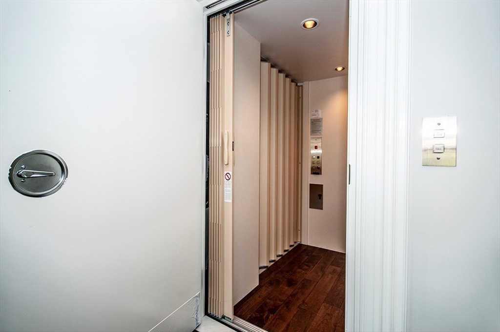 4 bed, 4+ bath apartment for rent at 11 Alton Pl Unit 3, Coolidge Corner — photo 9 of 10