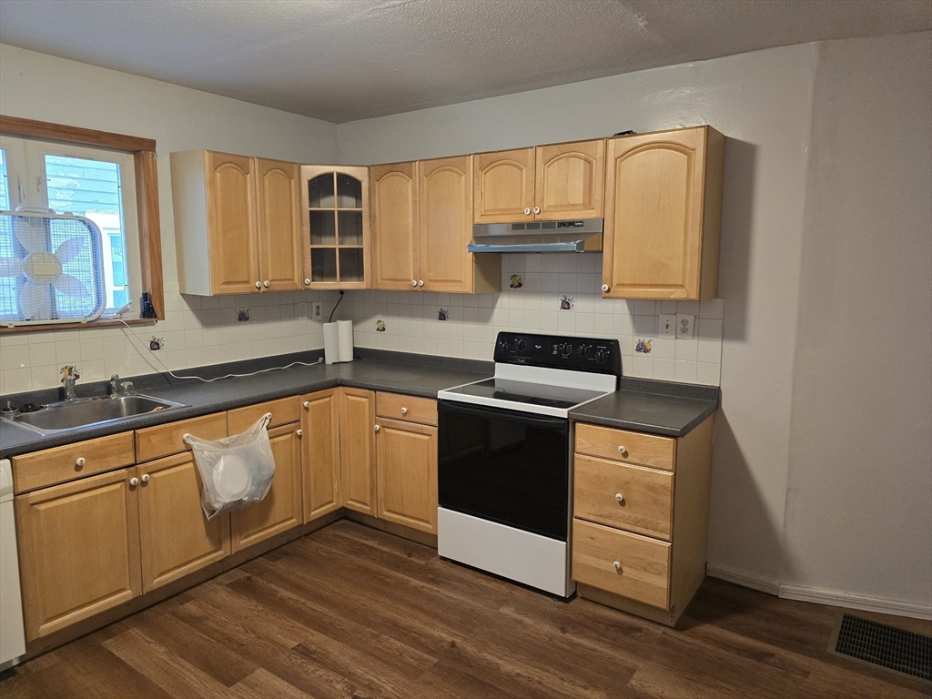 2 bed, 1 bath apartment for rent at 11 Arcola St Unit 1, Jamaica Plain — photo 9 of 22