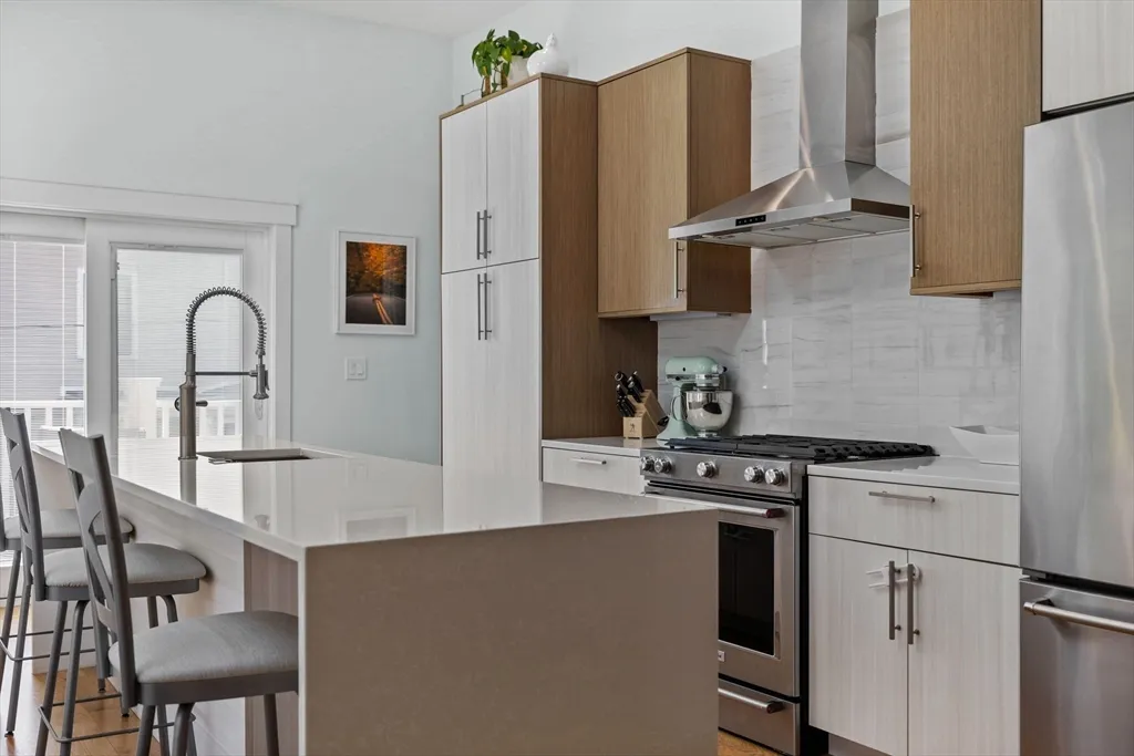 3 bed, 2 bath apartment for rent at 11 Ashland St Unit 2, Dorchester — photo 4 of 34