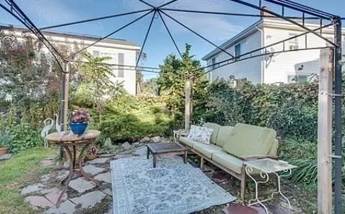 3 bed, 1 bath apartment for rent at 11 Babcock St, Houghs Neck — photo 15 of 18