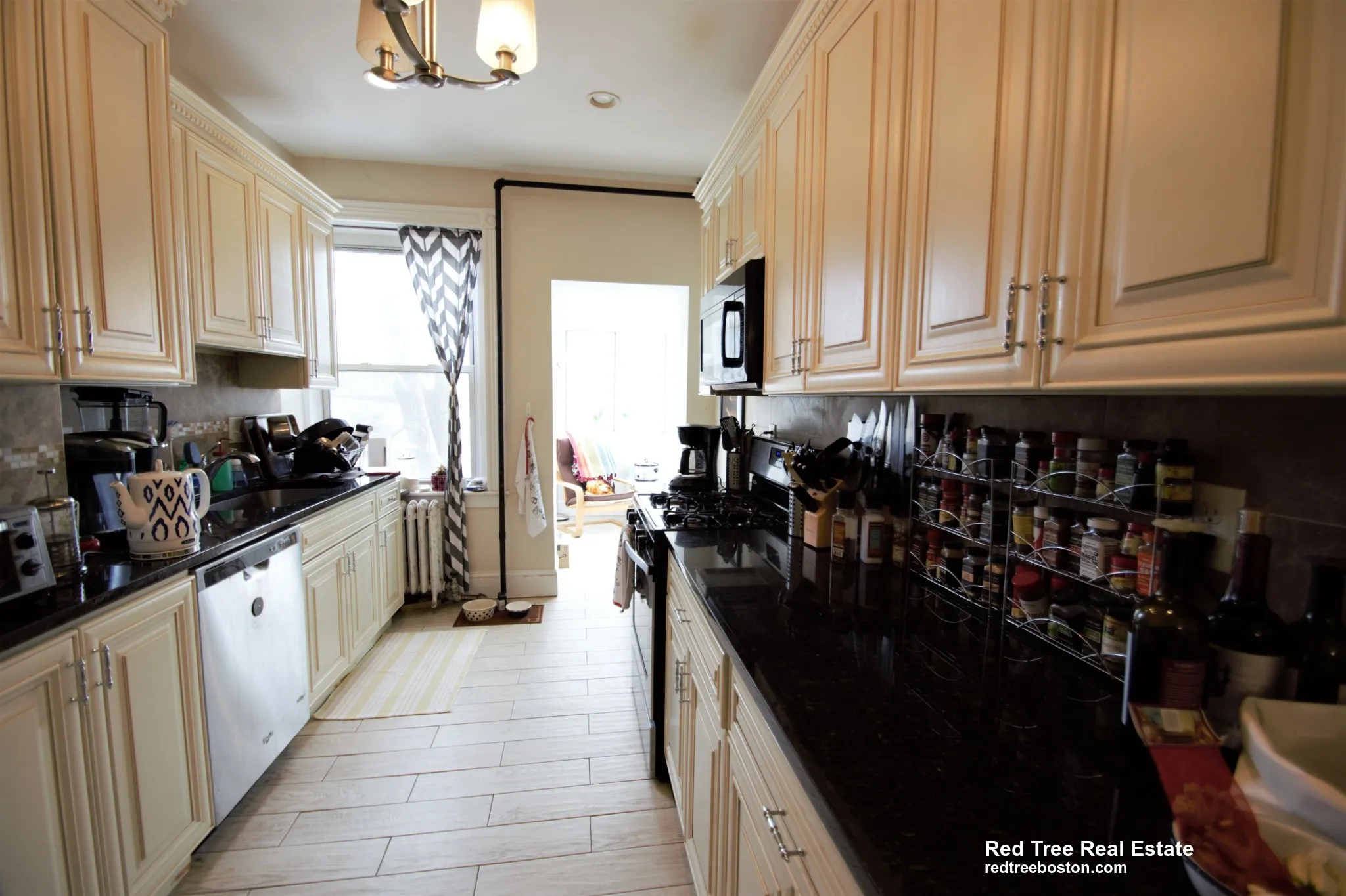 5 bed, 2 bath apartment for rent at 11 Babcock St Unit 2, North Brookline — photo 6 of 27