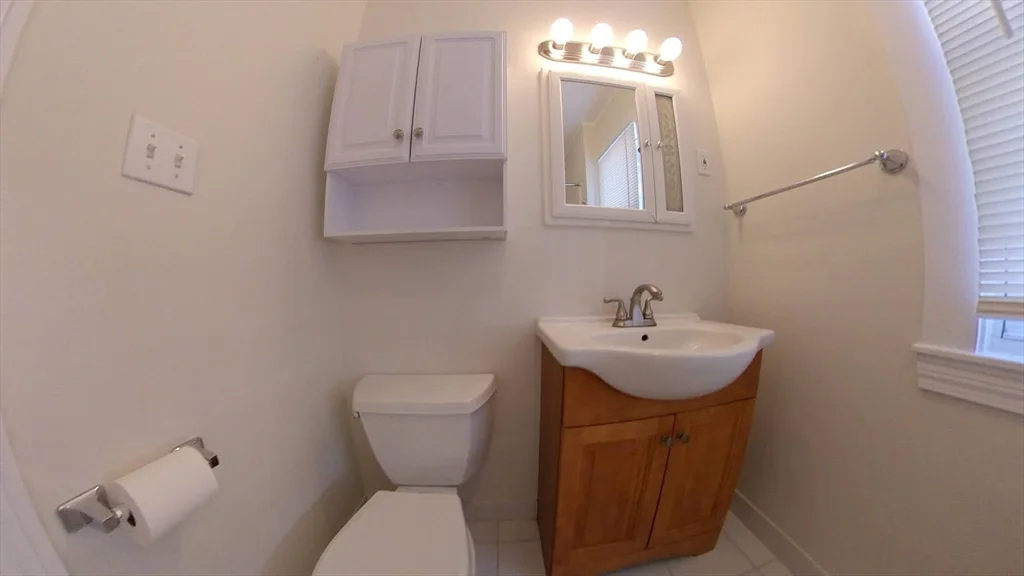 2 bed, 1 bath apartment for rent at 11 Banks St Unit B, Waltham — photo 7 of 12
