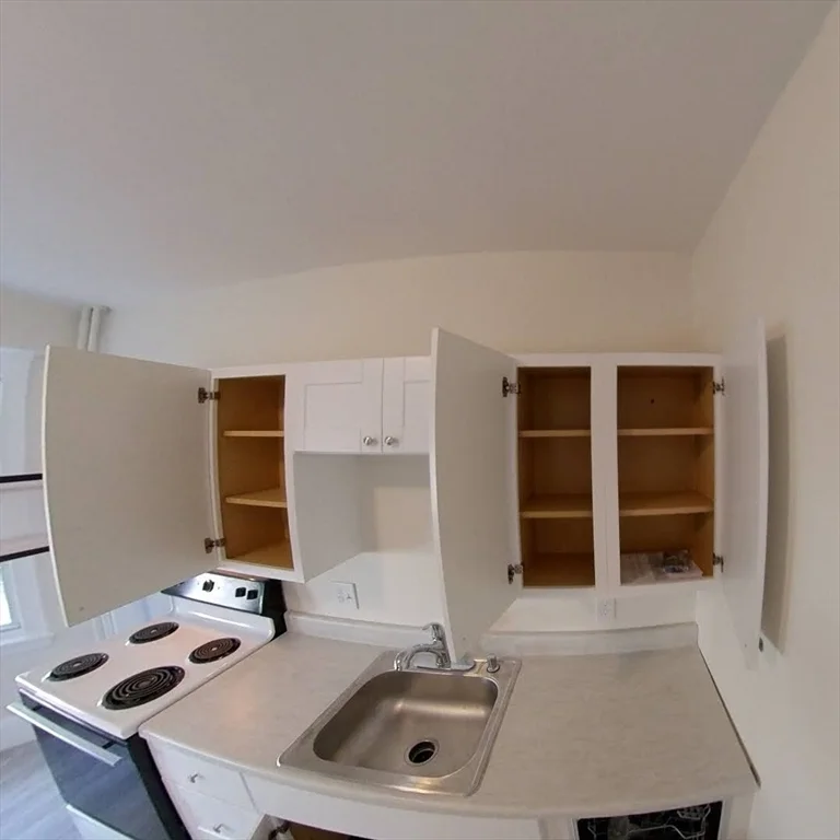 2 bed, 1 bath apartment for rent at 11 Banks St Unit B, Waltham — photo 5 of 12