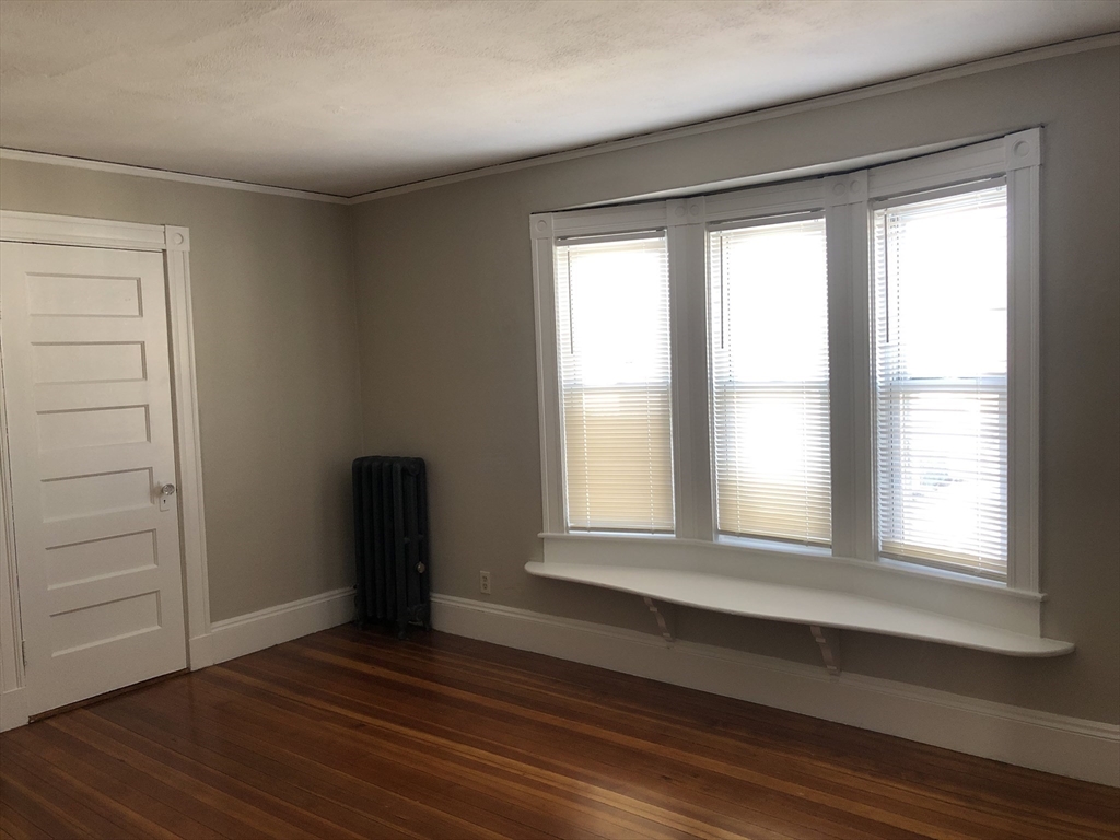 3 bed, 1 bath apartment for rent at 11 Banks St Unit D, Waltham — photo 6 of 18