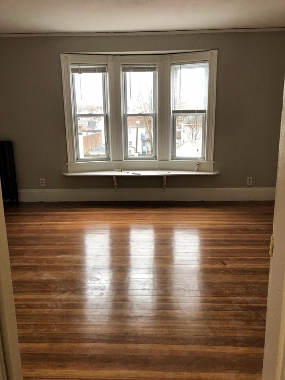 3 bed, 1 bath apartment for rent at 11 Banks St Unit D, Waltham — photo 5 of 18