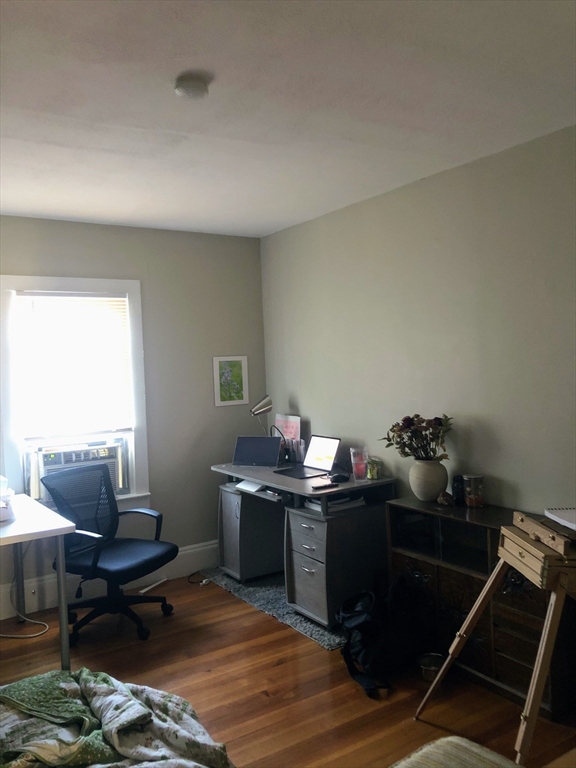 3 bed, 1 bath apartment for rent at 11 Banks St Unit D, Waltham — photo 13 of 18