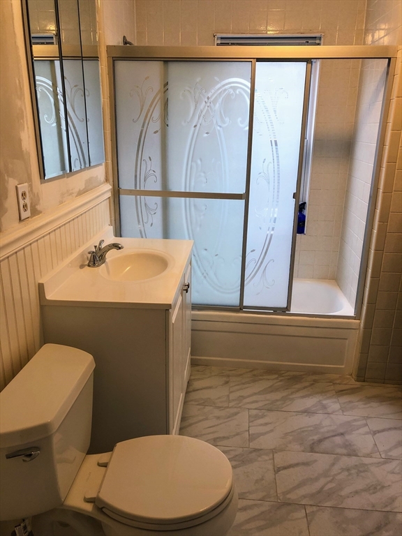3 bed, 1 bath apartment for rent at 11 Banks St Unit D, Waltham — photo 3 of 18