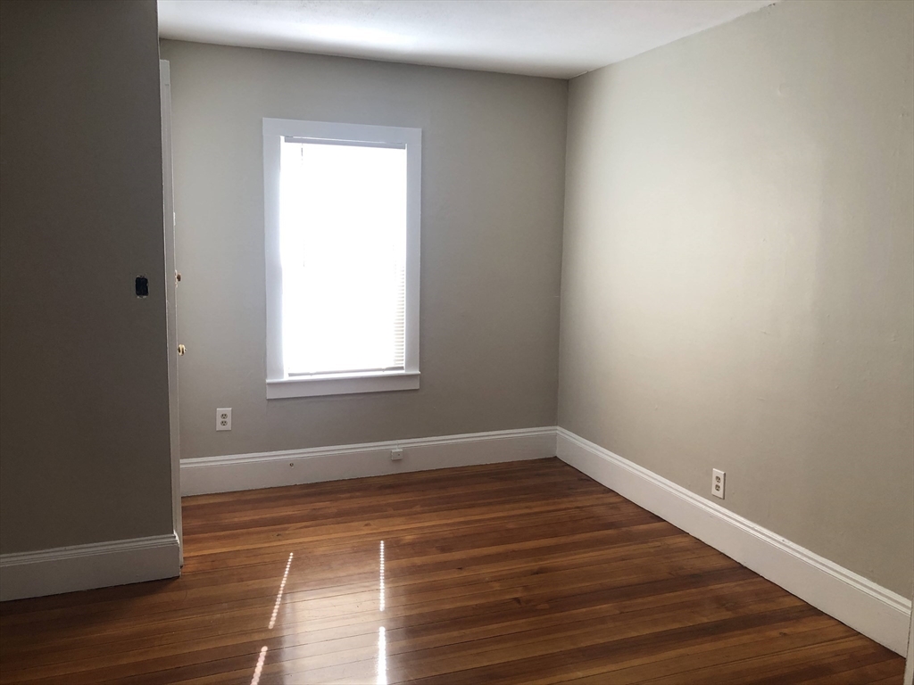 3 bed, 1 bath apartment for rent at 11 Banks St Unit D, Waltham — photo 12 of 18