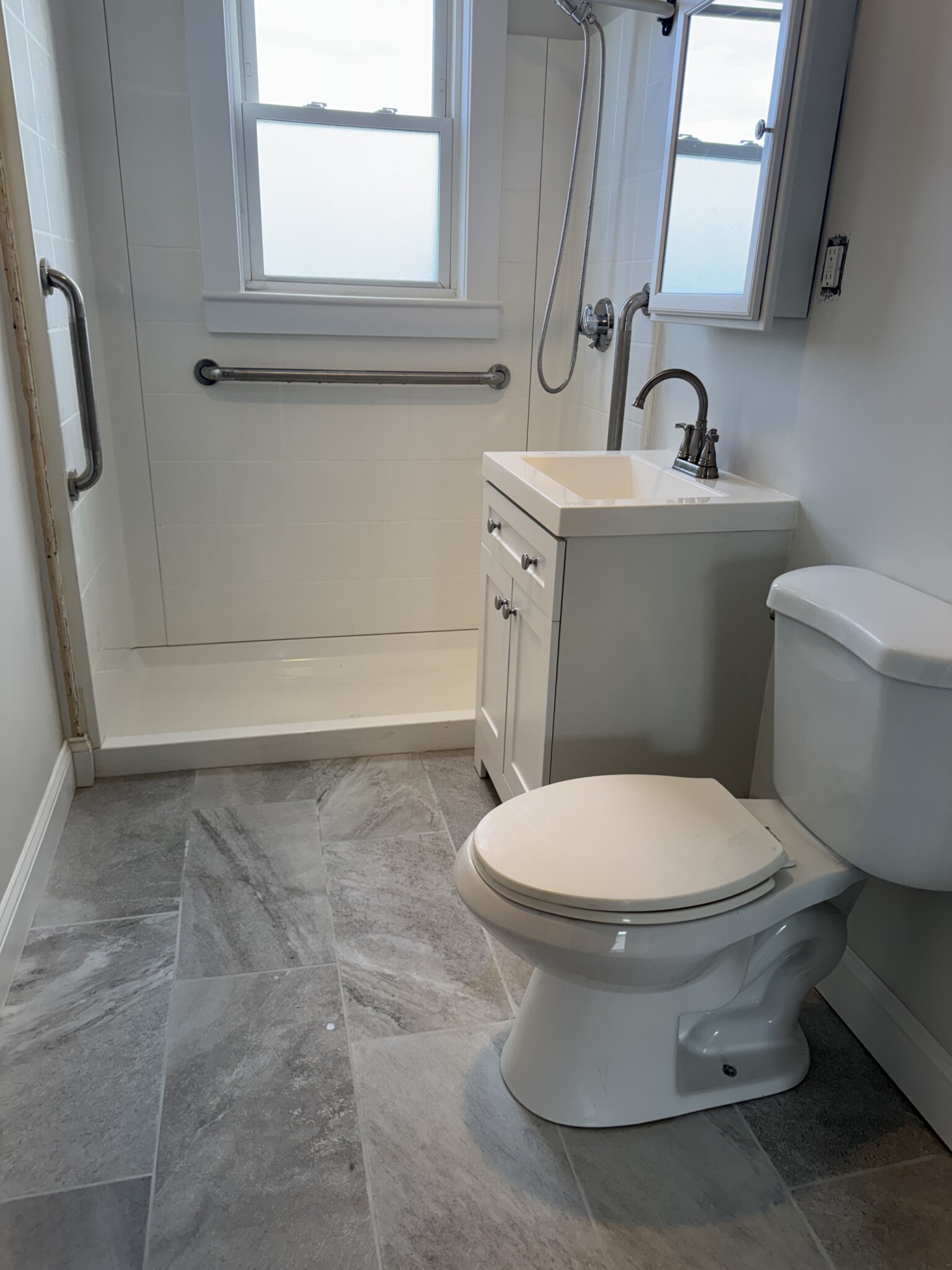2 bed, 1 bath apartment for rent at 11 Barr St Unit 2, Salem — photo 8 of 10